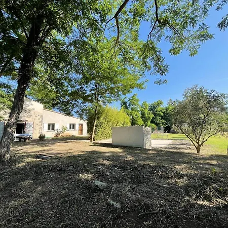Maison Charmante A Avec Grand Jardin Et Equipements Pour Enfants *