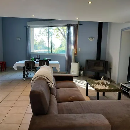 Maison Charmante A Avec Grand Jardin Et Equipements Pour Enfants